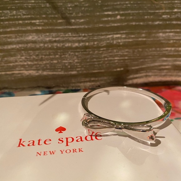 🎀Kate Spade Silver Ribbon Bracelet🎀 - Picture 2 of 4